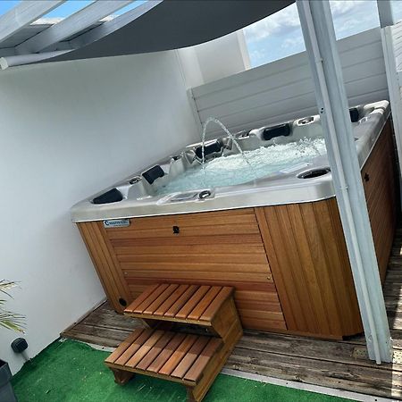 Appart'Eden : Vue Panoramique Sur Saint-Denis Apartment แซ็งต์-โกลติลด์ ภายนอก รูปภาพ