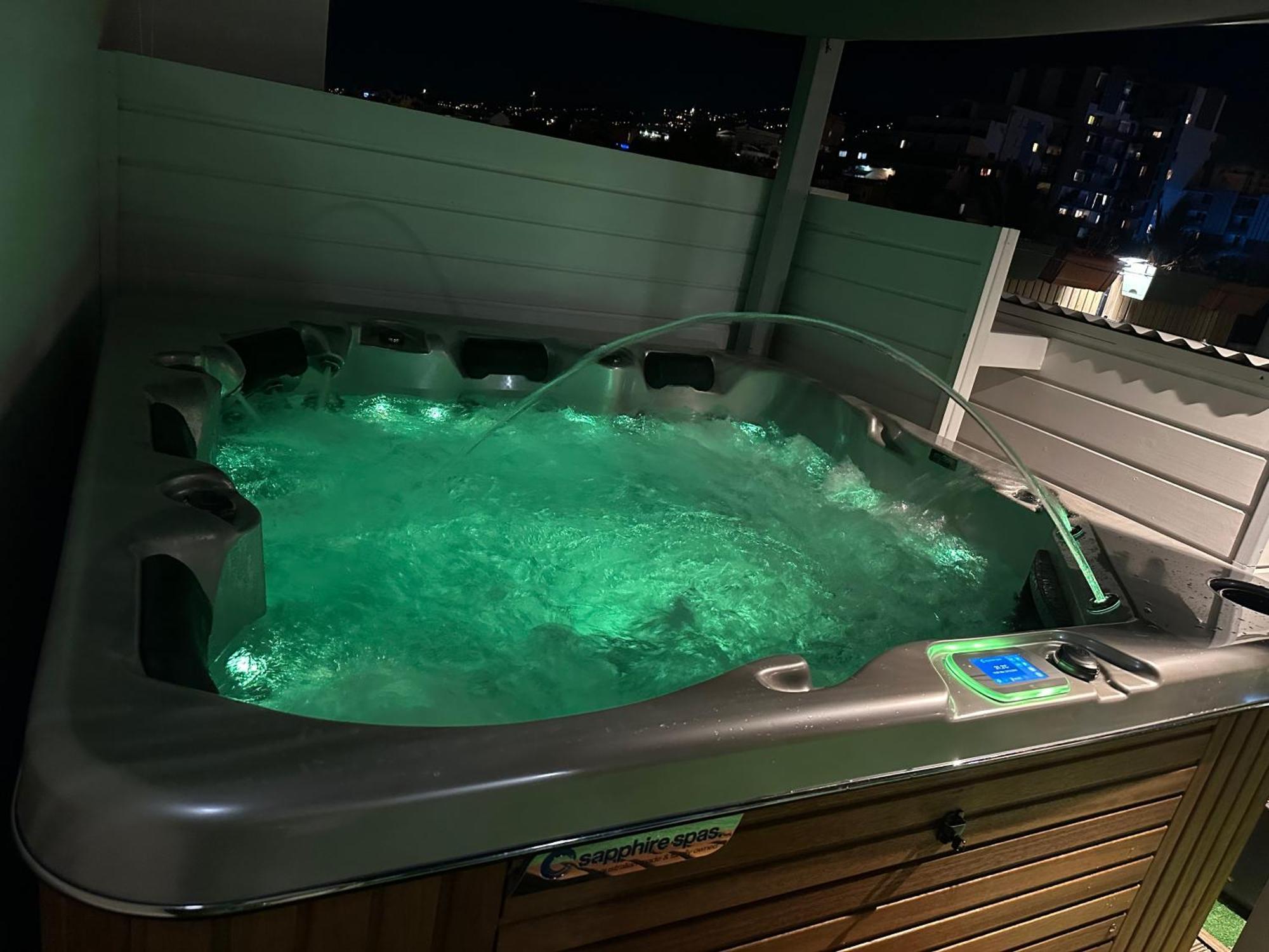 Appart'Eden : Vue Panoramique Sur Saint-Denis Apartment แซ็งต์-โกลติลด์ ภายนอก รูปภาพ