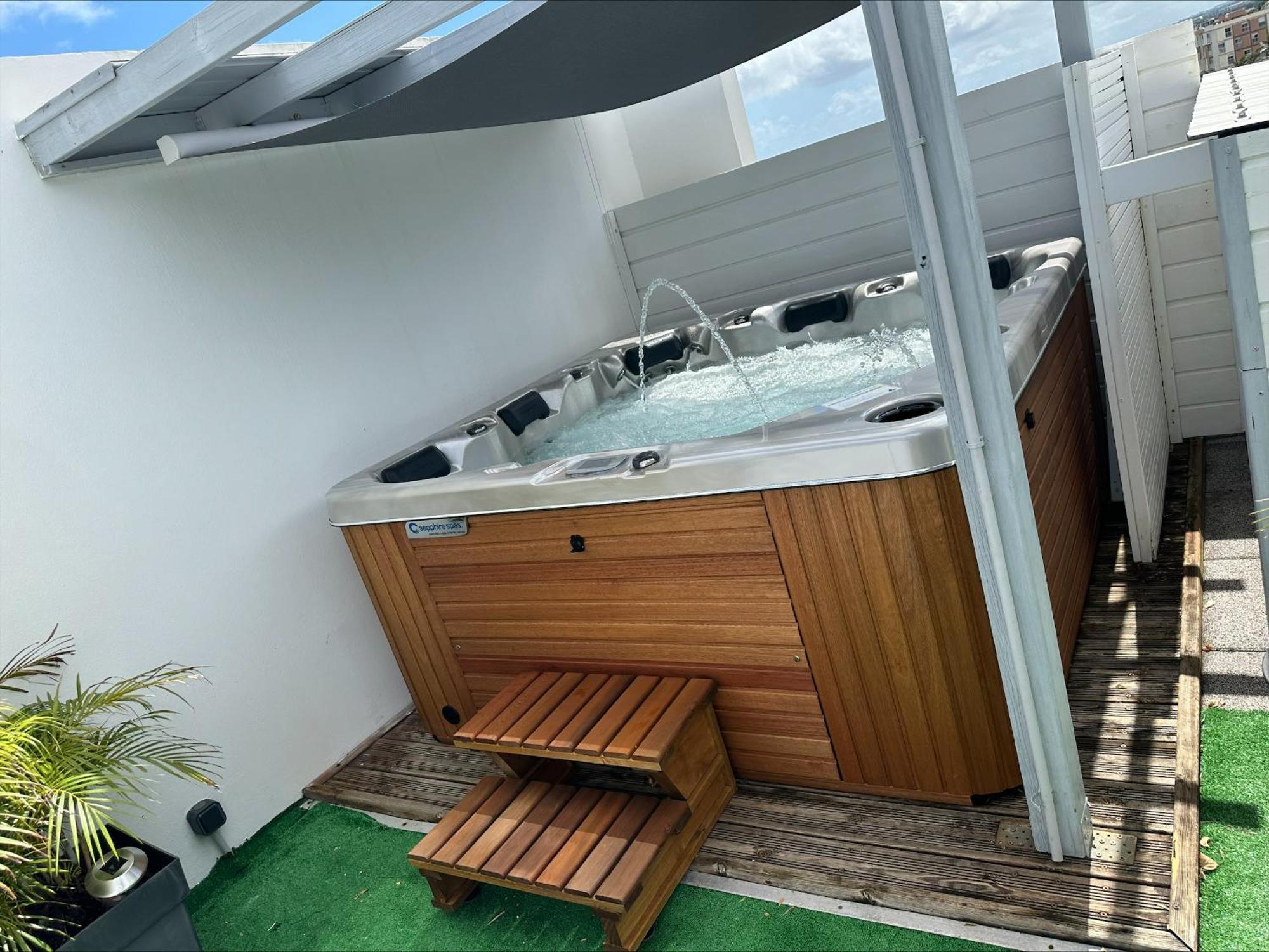 Appart'Eden : Vue Panoramique Sur Saint-Denis Apartment แซ็งต์-โกลติลด์ ภายนอก รูปภาพ