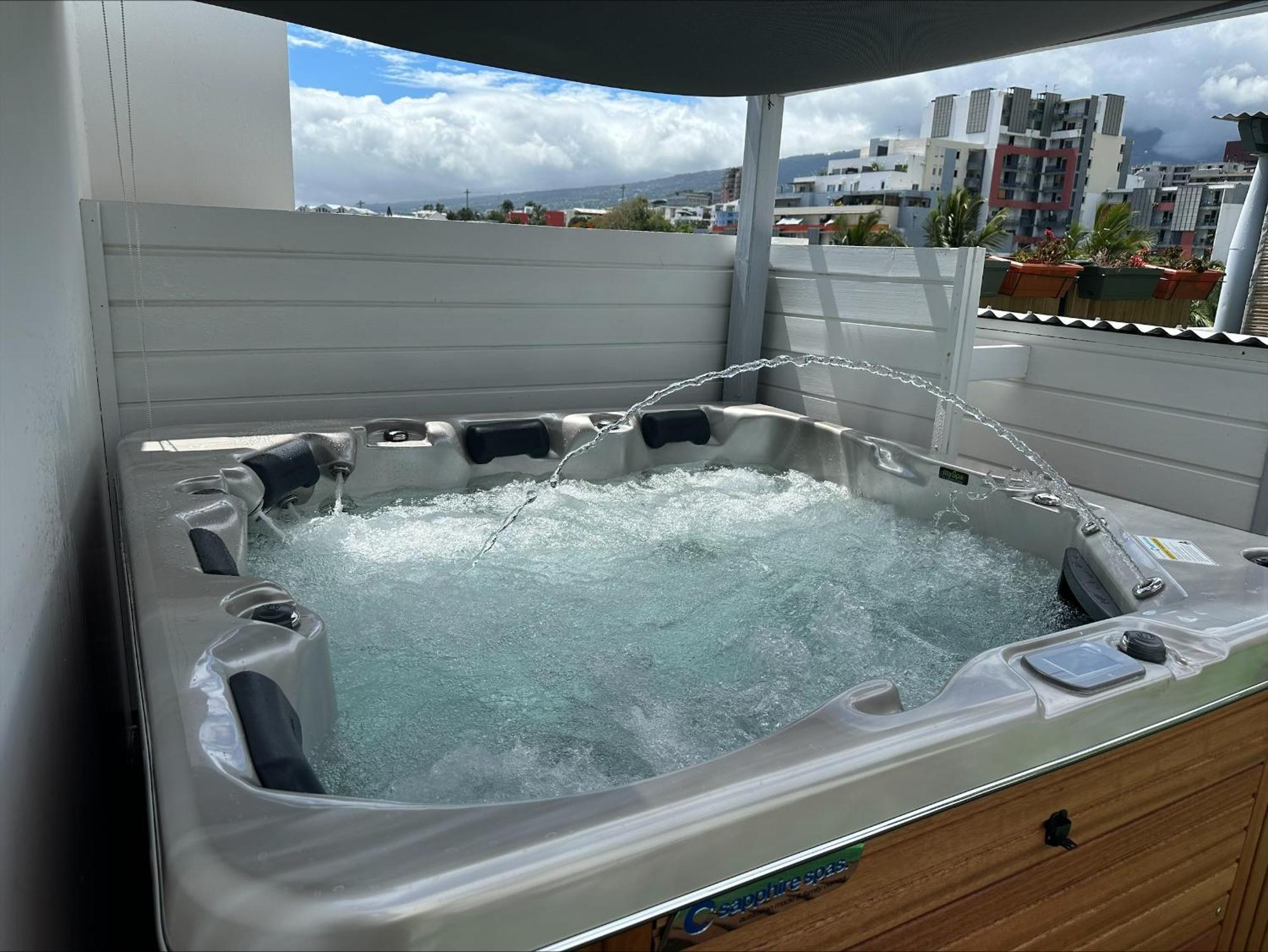 Appart'Eden : Vue Panoramique Sur Saint-Denis Apartment แซ็งต์-โกลติลด์ ภายนอก รูปภาพ