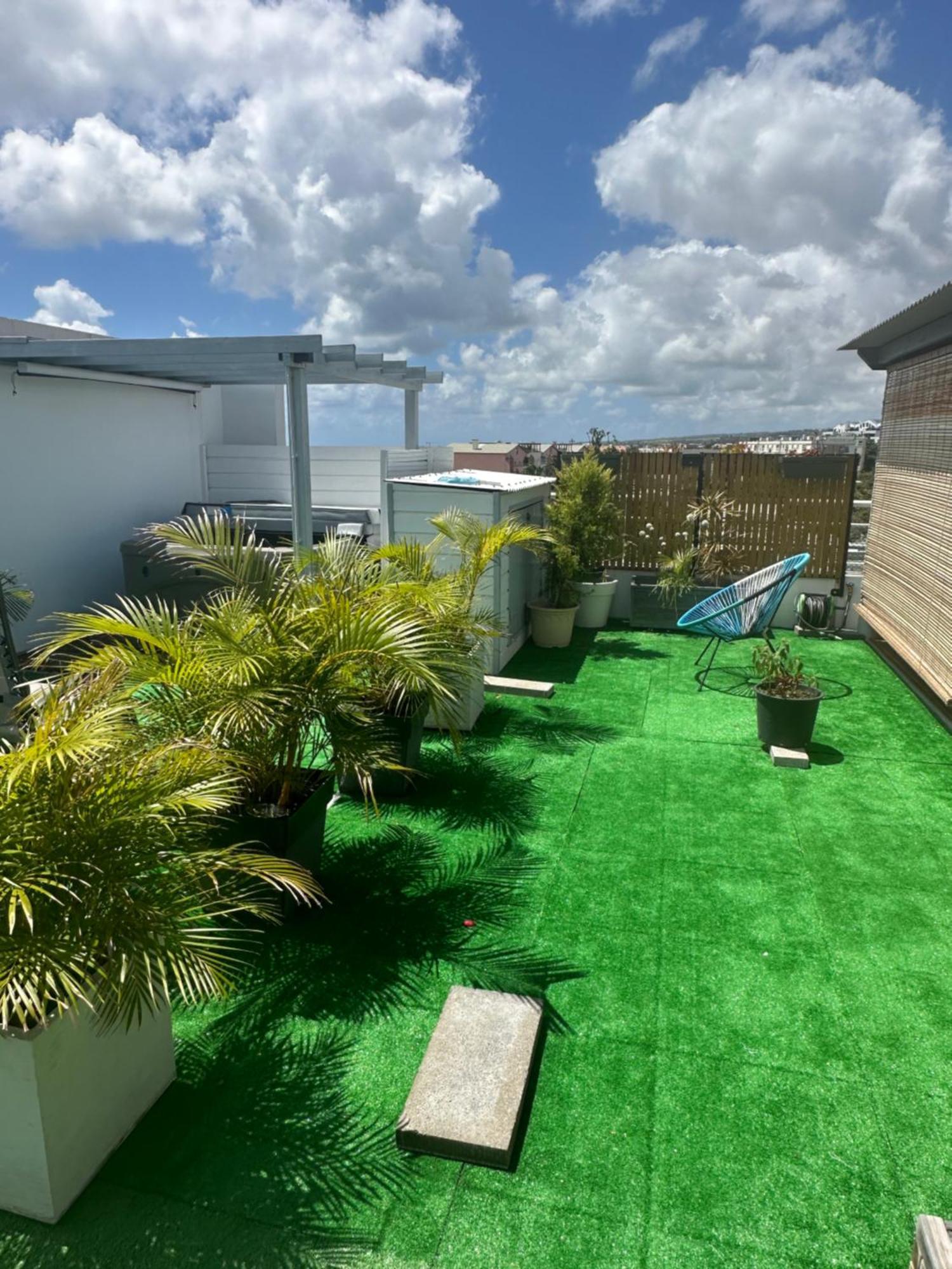 Appart'Eden : Vue Panoramique Sur Saint-Denis Apartment แซ็งต์-โกลติลด์ ภายนอก รูปภาพ